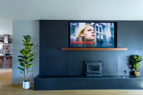 Stylish Mid-Century Modern Home - Near DT Portland for your perfect getaway! House in Milwaukie