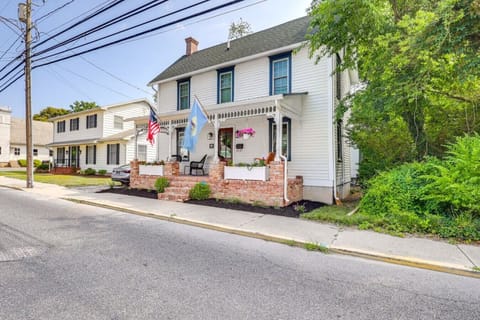 Exterior | Street View | Front Porch & Curb Appeal
