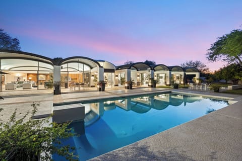 Scottsdale luxury, reflected in every inch of water.