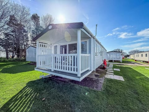 Relax in this 3 bed, 8 berth caravan on Broadland Sands. The family will love the decking