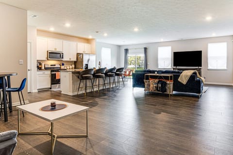 Living Room | Smart TV | Open Layout Connection