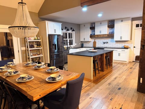 Dining area seating 8