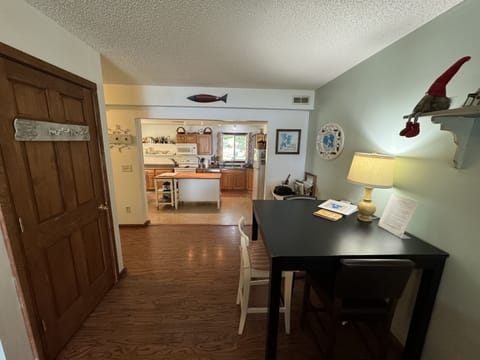 Workspace area between kitchen and livingroom