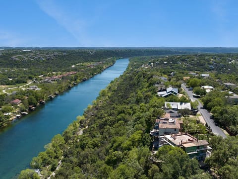 4BR Waterfront Villa with Water Access and Dock Villa in Lake Austin