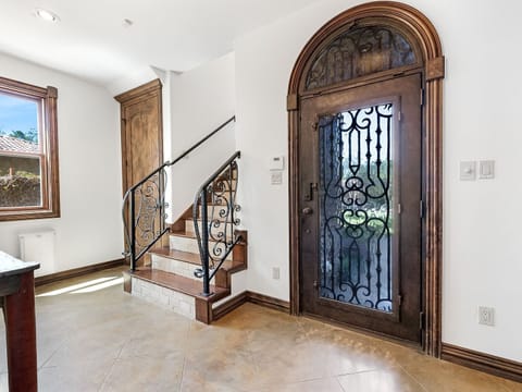 4BR Waterfront Villa with Water Access and Dock Villa in Lake Austin