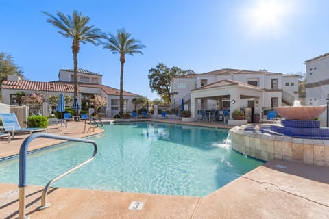 Condo with Community Resort Style Amenities: Pool, Hot Tub, Clubhouse with Lounge & Billiards