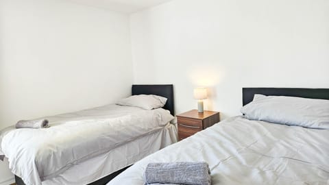 Ocean View - 2 Bedroom Apt - Llanelli (10049)