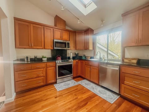 Entire 3-bedroom charming house in Lake Forest Park House in Lake Forest Park