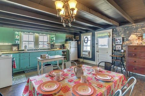 Kitchen & Dining Area | Main Level