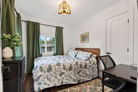 Emerald City Jungle Oasis – 10 Min to Downtown Seattle House in Burien