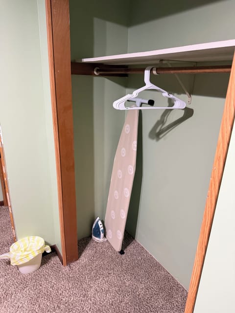 Room2: Peaceful and Relaxing Hotel in Brooklyn Park