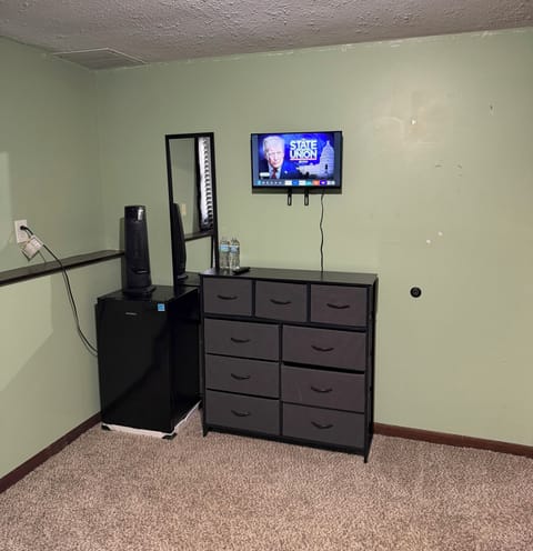 Room2: Peaceful and Relaxing Hotel in Brooklyn Park