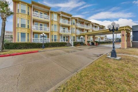 Front entrance with roundabout drive where you'll stop on arrival to pay your facilities fees, obtain your parking permits, pool bands, and codes needed during your stay