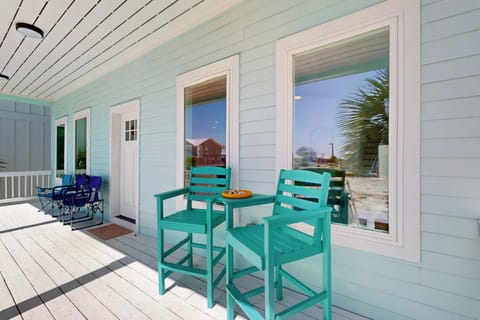 Gorgeous coastal home with swim spa, multiple levels & close to beach House in Pensacola Beach