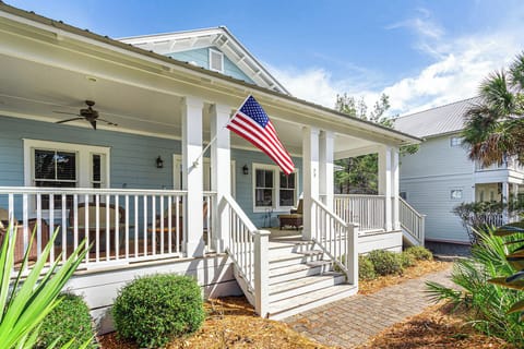 Salty Seahorse Cottage Exterior