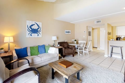 Attractive and welcoming condo in luxury beachfront resort with shared pool Apartment in Orange Beach