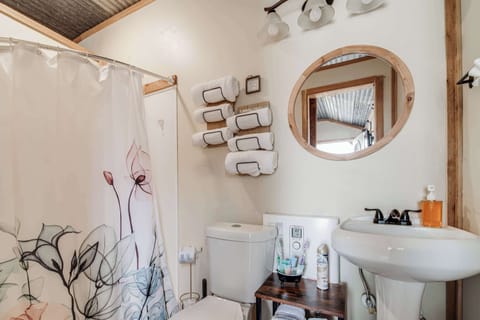 Hill Country Cabin 2 Cabin in Canyon Lake