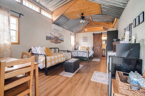 Hill Country Cabin 1 Cabin in Canyon Lake