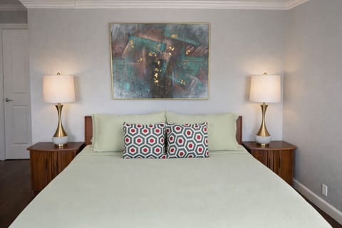 Boerne Modernist: 12.5-Acre Retreat & Exec Cabin Farm Stay in Rio Grande