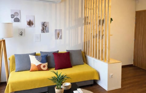 15_Studio 2 living room