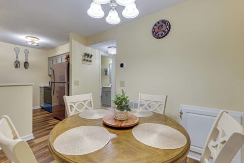 Dining Area | Dishware/Flatware | 1st Floor