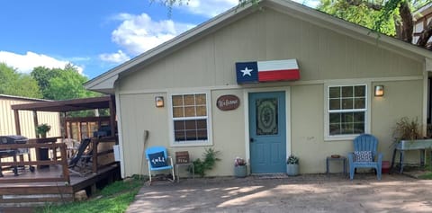 Front entrance to the cozy bungalow!