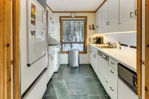 Kitchen | Main Floor