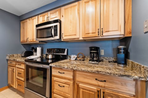 Full kitchen with breakfast bar.