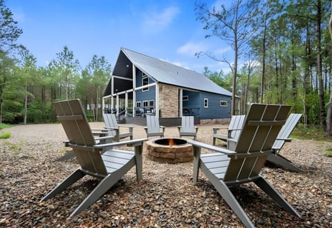 Set against a backdrop of tall pines, the cabin’s exterior blends rustic charm with modern comfort in the best way.