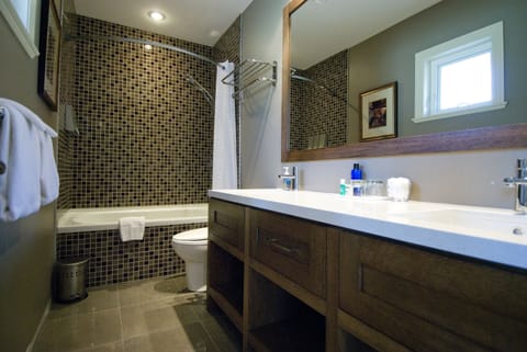 Junior Suite bathroom with tub/shower & double sink