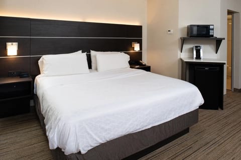 Bedroom. Interior and views may vary based on location and availability.