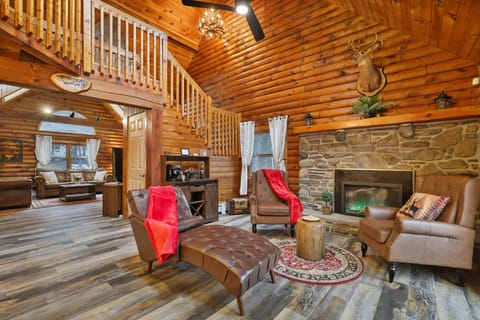 Fireplace Lounge withLiving
