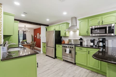 Good food, good vibes, zero stress. Prepare meals, try recipes, or just admire all the countertop space.