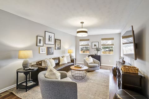 Living Room: Bright and stylish space perfect for relaxing with friends and family!