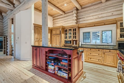 The Valley, Buffehr Creek, West Vail, by Vail Village Rentals