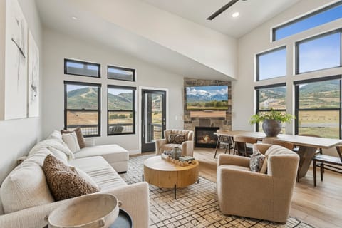 Luxury top floor condo with panoramic views