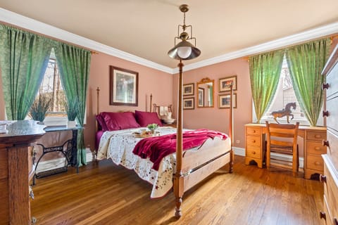 Peaceful golf-course views at The Azalea Cottage — vintage charm meets quiet Kennesaw living near KSU.