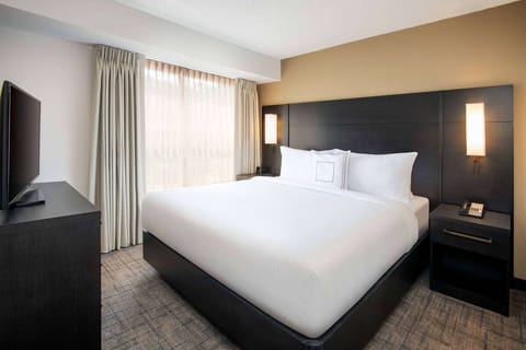 Unit w/ 1 King Bed in each room