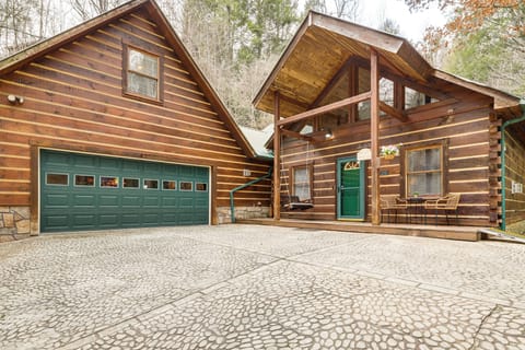 Gatlinburg Vacation Rental | 3BR | 2BA | 2,535 Sq Ft