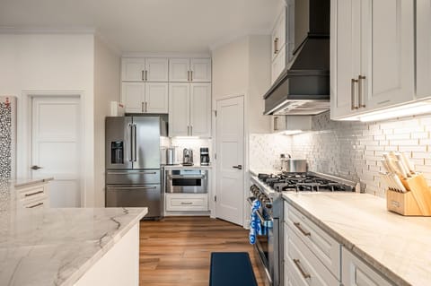 Fully equipped modern chef’s kitchen with stainless steel appliances and ample prep space.