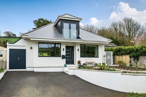 Trelea, Uploders: A stylish holiday home for up to five guests