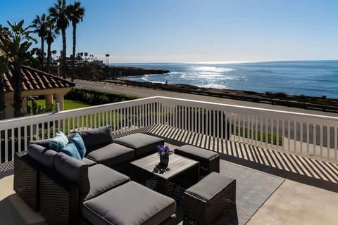 Upstairs patio deck overlooking the Pacific Ocean and the famed Sunset Cliffs