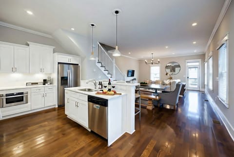 Experience modern elegance and comfort in this stylish Nashville vacation home! Ideal for family reunions or bachelorette parties. Book your stay with Misfit Homes today.