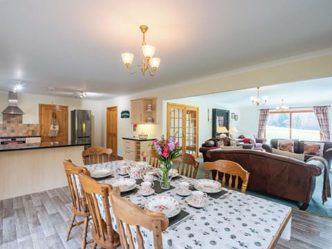 Furniture, Wood, Home, House, Cottage, Kitchen & Dining Room Table, Ceiling, Chair, Living Room