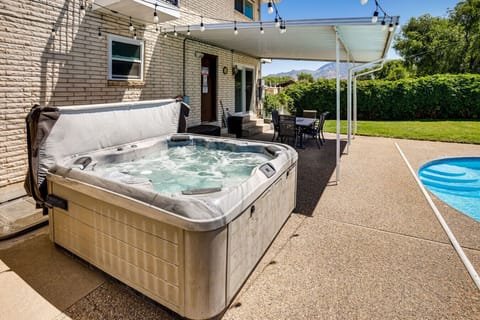 Shared Patio | Hot Tub, Covered Dining & Pool Access