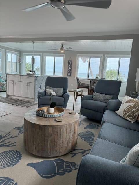 Living Room Area and Panoramic View