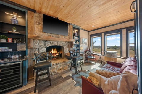 Please note, the fireplace is for aesthetic purposes only and is not available for guest use. To help us avoid any issues during your stay, we kindly ask that you please refrain from using it.