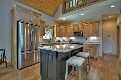Spacious Fully Stocked Kitchen with Island