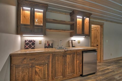 Dry Bar in Den on Lower-Level