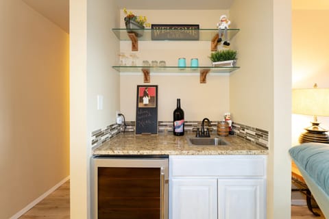 Built in wet bar. | Main Level